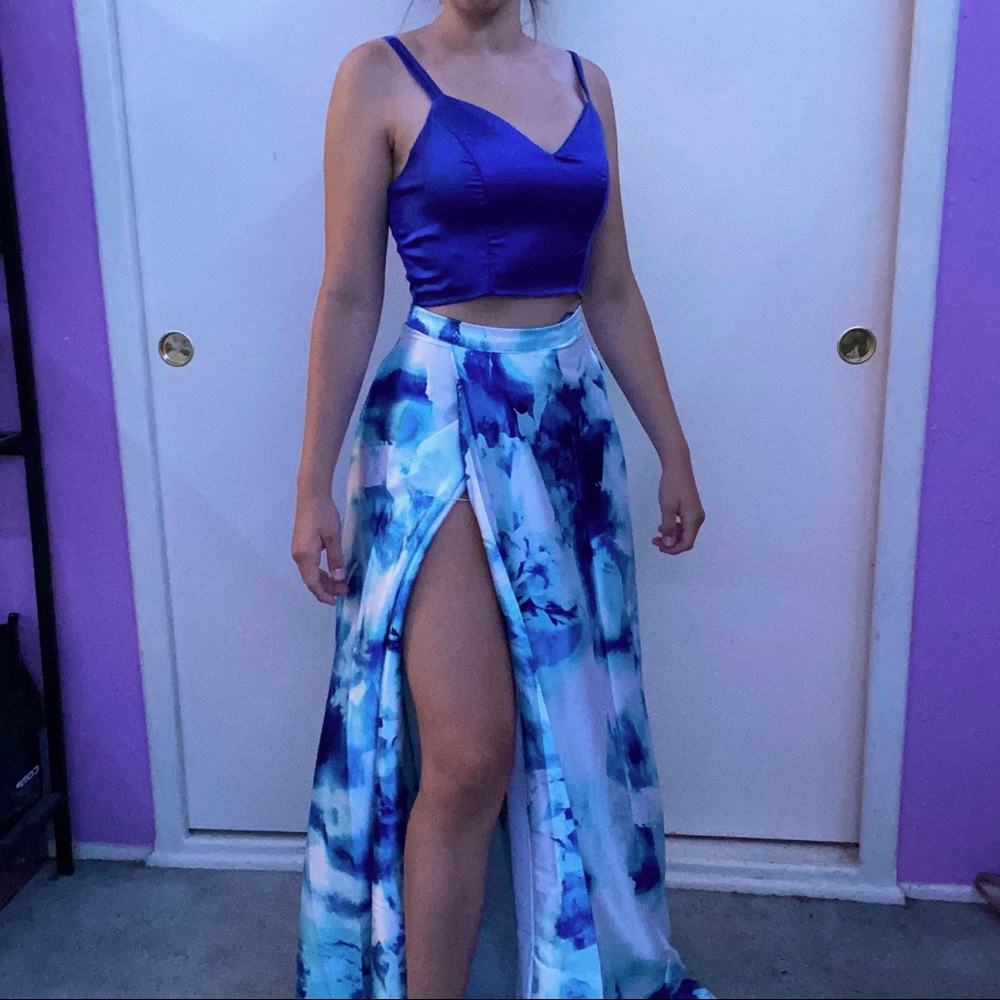 Blue and white 2 piece dress with pockets